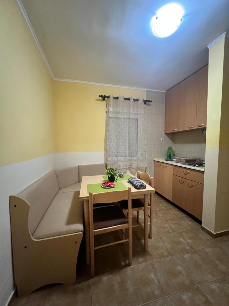 Apartments Brnjada Сутоморе Стая снимка