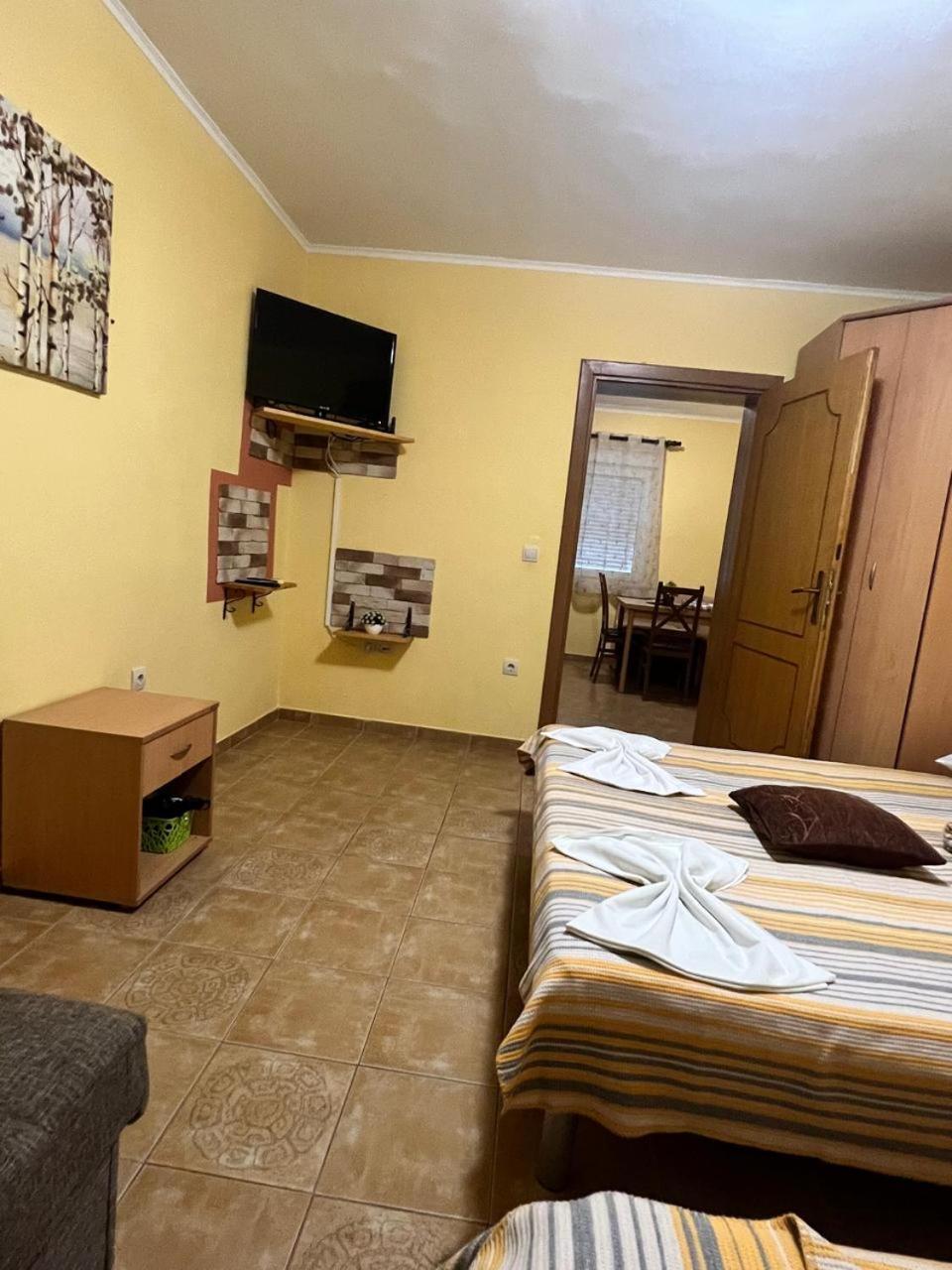 Apartments Brnjada Сутоморе Стая снимка