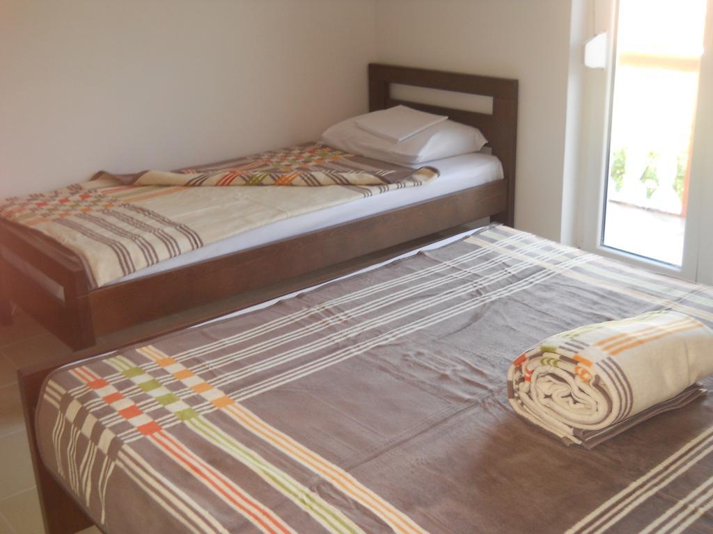 Apartments Brnjada Сутоморе Стая снимка
