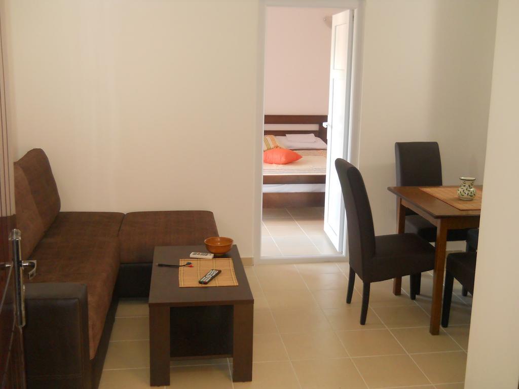 Apartments Brnjada Сутоморе Стая снимка