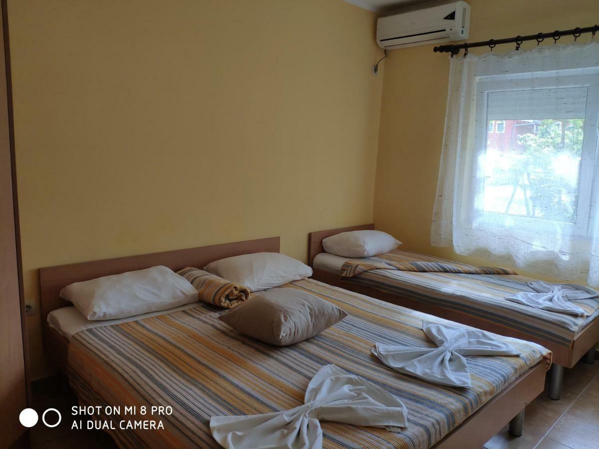 Apartments Brnjada Сутоморе Екстериор снимка